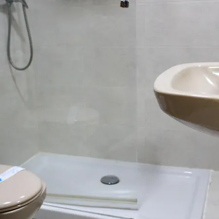 图尔马利纳尤尼图尔萨公寓 *